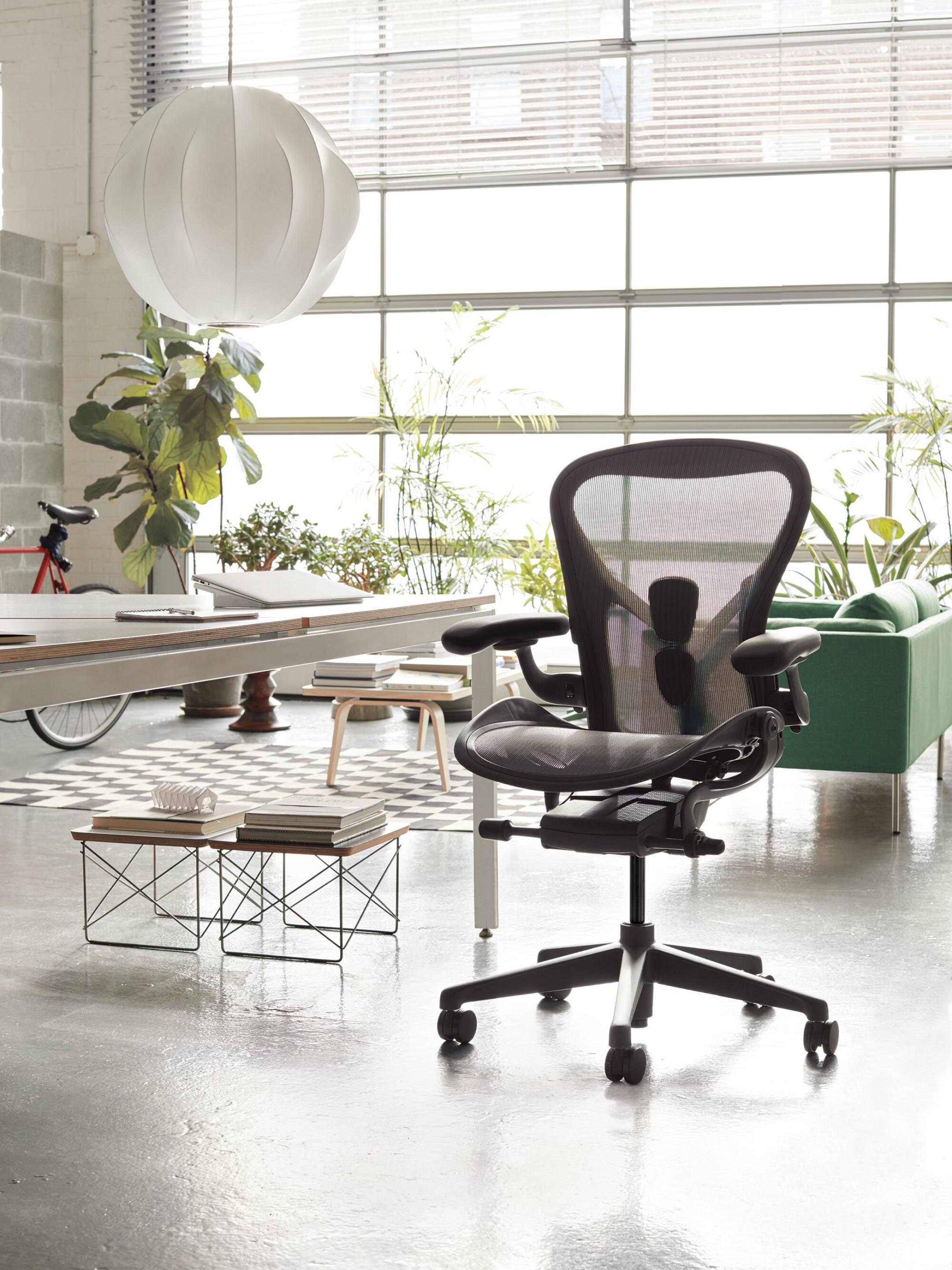 Aeron mid option graphite